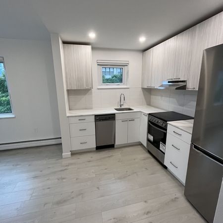 YORK HOUSE - Photo 3