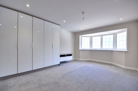 3 Bedroom Flat/Apartment to rent - Photo 3