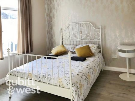 4 bedroom terraced house to rent - Photo 2