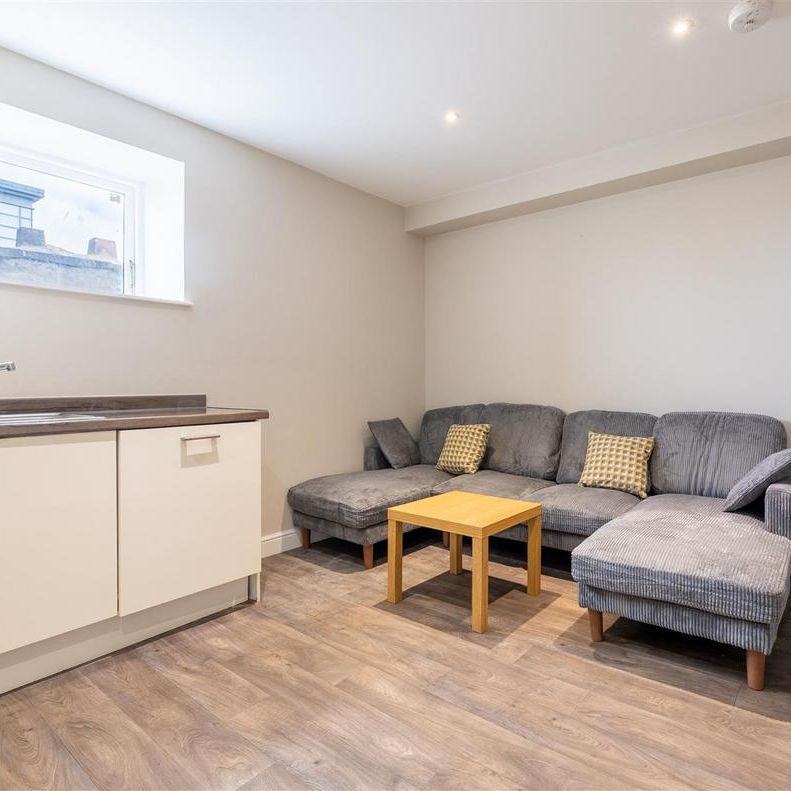 5 bedroom private hall to rent - Photo 1