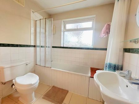 1 bedroom in a house share to rent - Photo 5