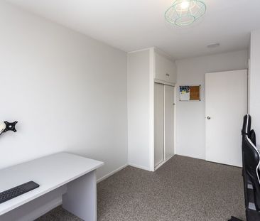 Private pet friendly home that is close to the beach! - Photo 2