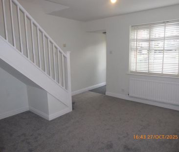 2 bedroom terraced house to rent - Photo 4