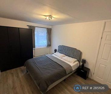 1 bedroom in a house share to rent - Photo 4