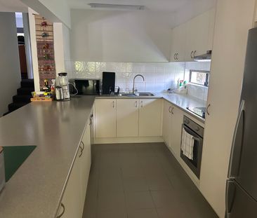 Broadbeach Waters - Photo 5