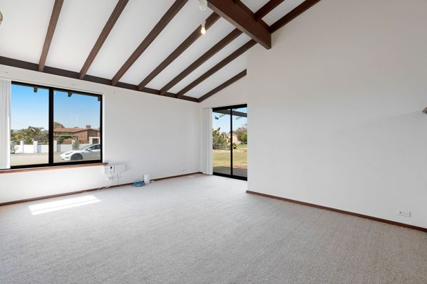 LARGE 4 x 2 WITH A SWIMMING POOL!!! - Photo 1