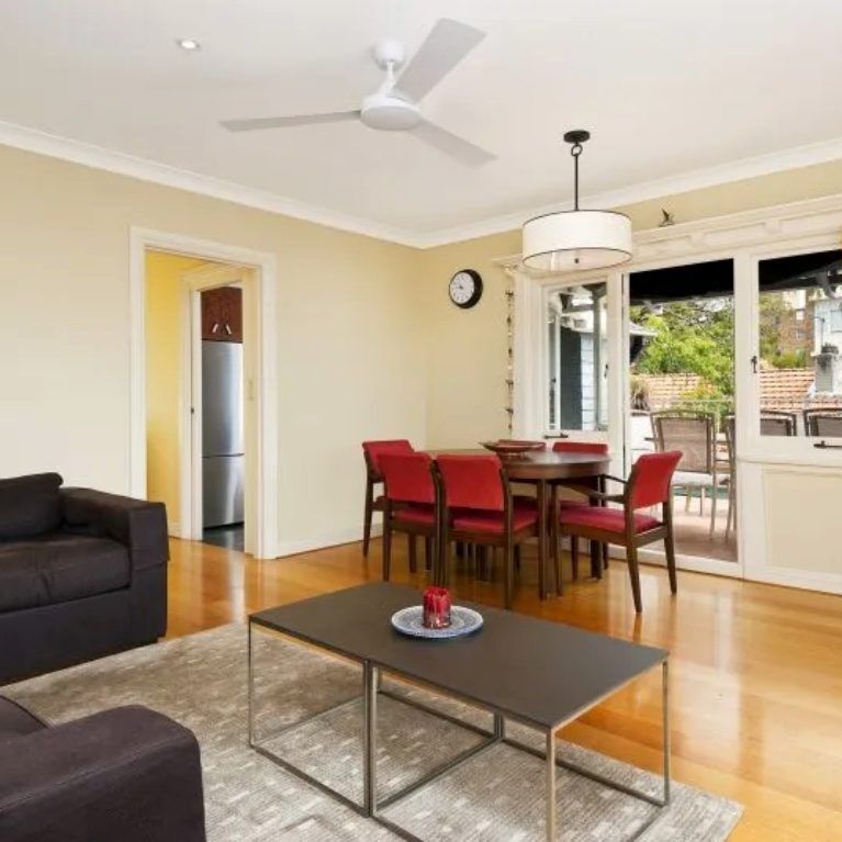 Penthouse Apartment in Prime Location - Photo 1