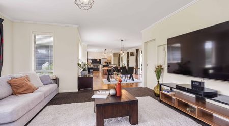 Executive Living in a Gated Community - Photo 2
