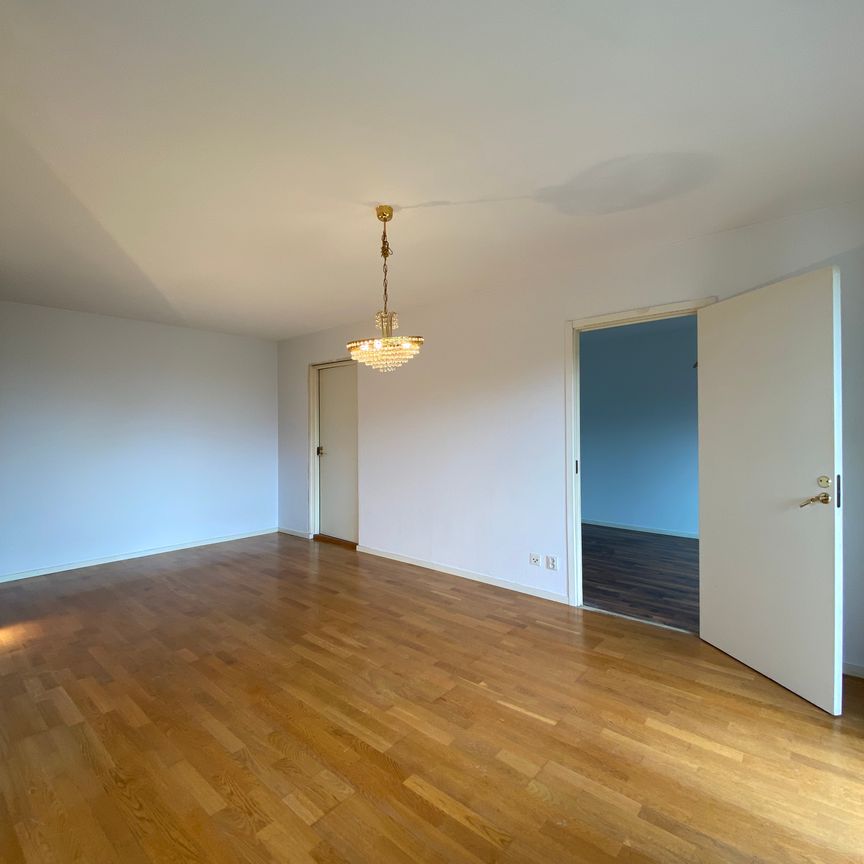 Skarpbrunnavägen, Norsborg - Photo 1