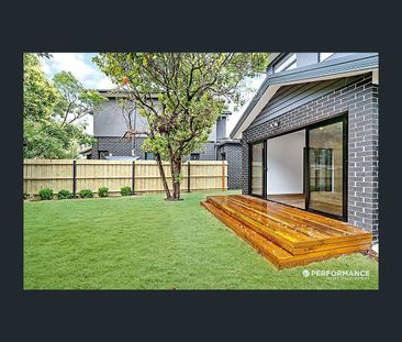 2/1 Dumfries Court, Glen Waverley, Vic 3150 - Photo 2