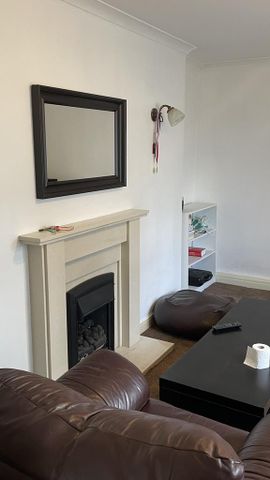 3 bedroom flat to rent - Photo 2
