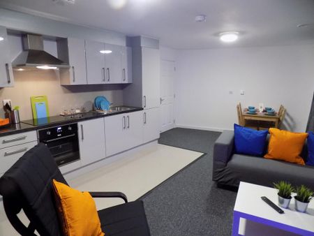 1 bedroom in a flat share to rent - Photo 5