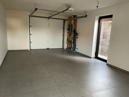 recente nieuwbouw vier slaapkamer EENGEZINSWONING met grote garage & buitenterras - Foto 4