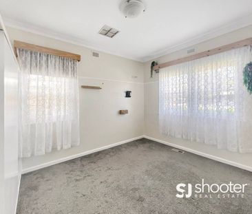 Charming Central Dubbo Home - Photo 4