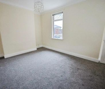 4 bedroom end of terrace house to rent - Photo 4