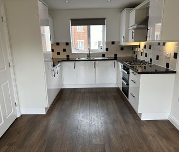 4 bedroom terraced house to rent - Photo 3