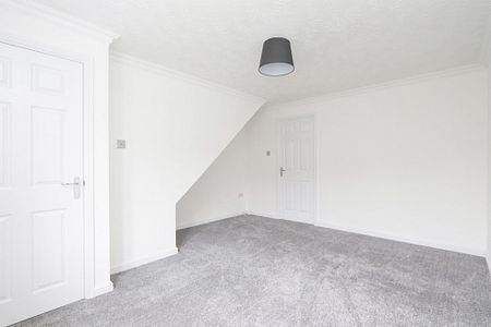 2 bedroom Semi-Detached House to rent - Photo 3