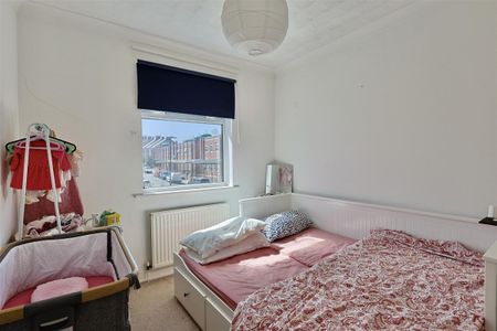 3 bedroom Flat to rent in Nuns Moor Road, Newcastle Upon Tyne Ne4 - Photo 5