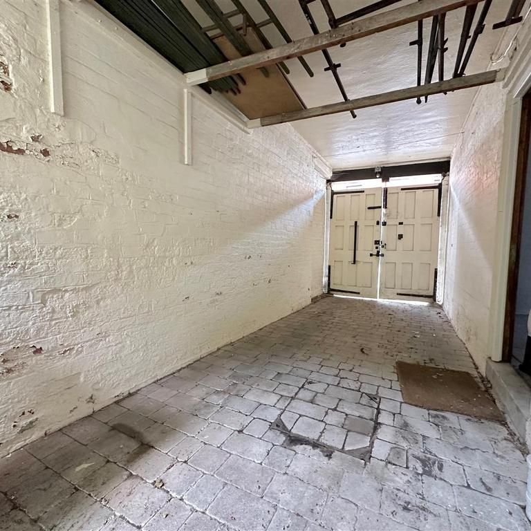 5 bedroom end of terrace house to rent - Photo 1