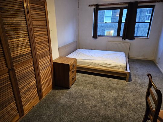Room in a Shared House, Burgos Grove, SE10 - Photo 1