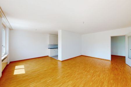 Grenznah und naturnah: 4.0-Zimmerwohnung mit Balkon - Photo 3