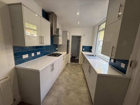 3 bedroom terraced house to rent - Photo 3