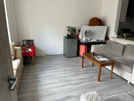 3 bedroom block of apartments to rent - Photo 2