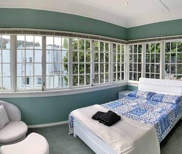 Sunny and Warm Studio room on Pitt - Photo 1