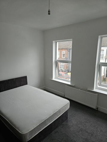 2 Bed Terraced House, Althorp Road, LU3 - Photo 2