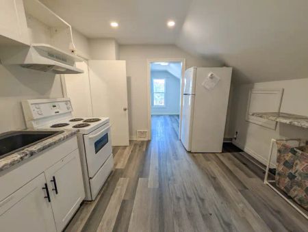 191 Burgar Street - 4 — 1 Bedroom - Photo 2