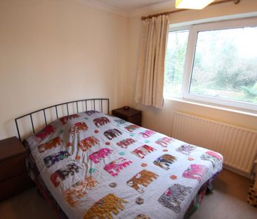 Helmsdale, Woking - 2 bedrooms Property for lettings - Seymours - Photo 2