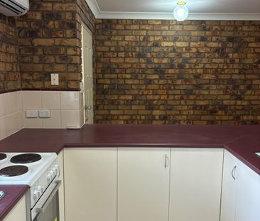 3 bedroom brick with carport - Photo 1