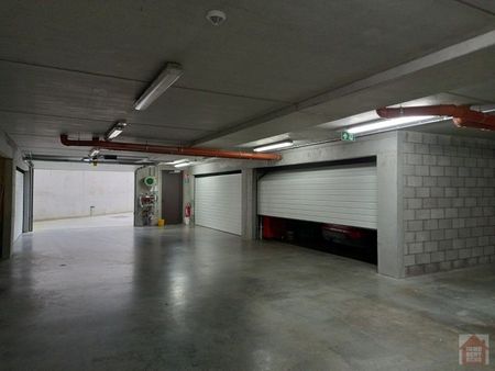 Lichtrijk appartement met groot terras en dubbele garagebox - Photo 4