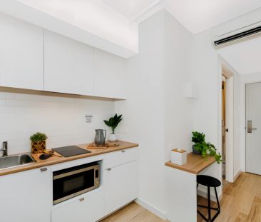 Signature Studio Apartment - Queen Bed - Photo 3