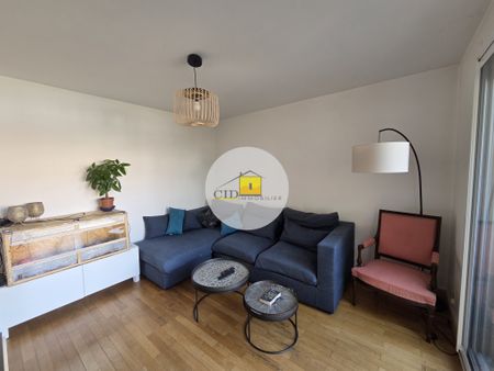 Location Maison 4 pièces 77m² ST BONNET DE MURE 69720 - Photo 2