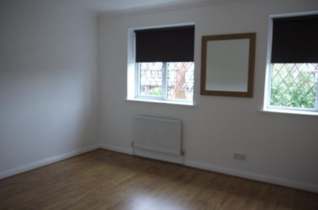 3 bedroom semi-detached house to rent - Photo 2