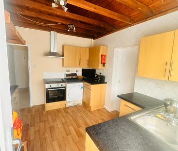 1 bedroom in a house share to rent - Photo 2