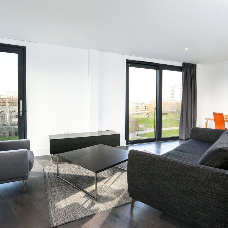 A rather special two double bedroom apartment, with parking and Juliet balcony, in the Cask Store with views over Castle Park and the waterfront. - Photo 1