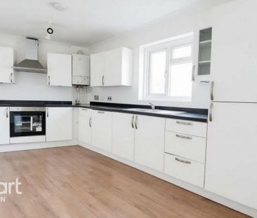 3 bedroom flat to rent - Photo 3