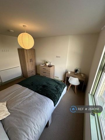 1 bedroom in a house share to rent - Photo 5