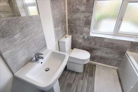 Moorfields Avenue, Eastwood, Nottingham, NG16 - Photo 3