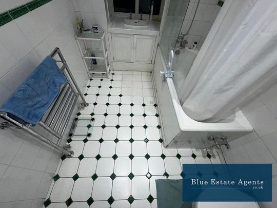 1 bedroom in a house share to rent - Photo 1