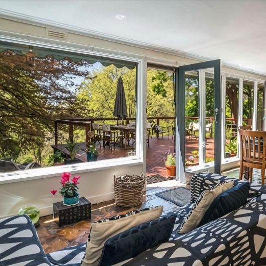 Charming Home with garden maintenance included - Photo 1