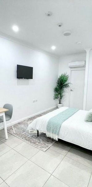 "Modern Furnished Studio" - Photo 1