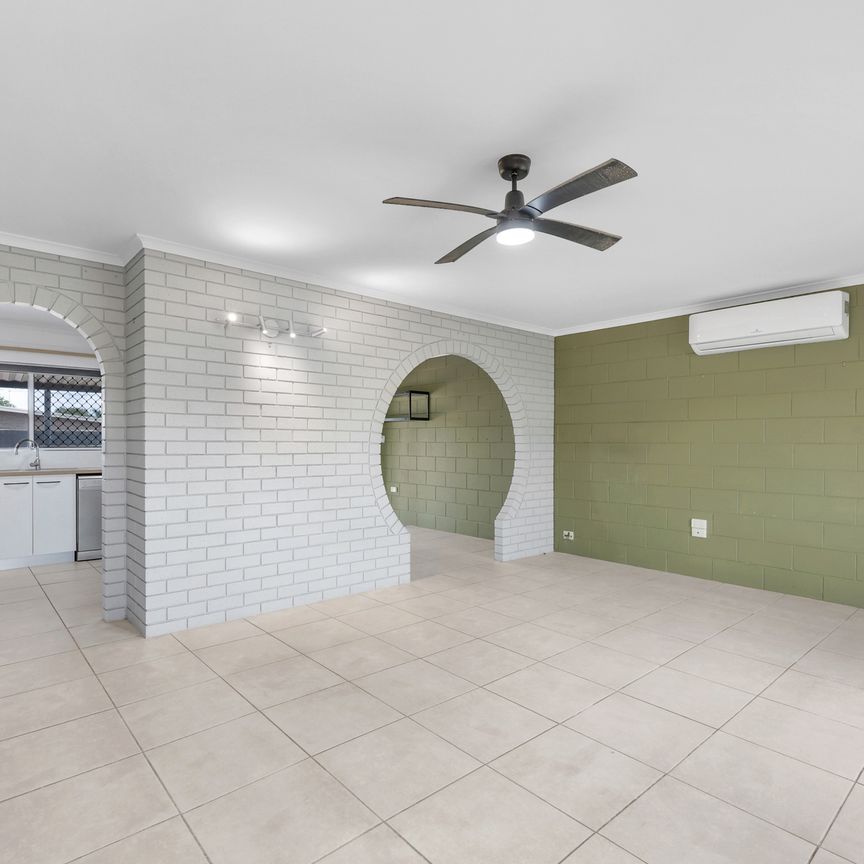 A Hidden Gem - Perfect Location - Sweet family home - Photo 1