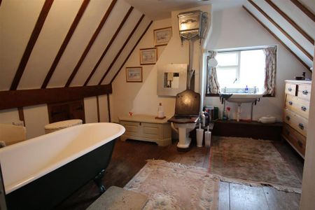 4 bedroom semi-detached house to rent - Photo 3