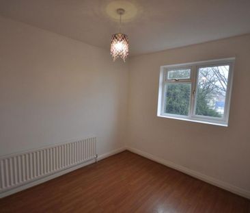 3 bedroom flat to rent - Photo 4
