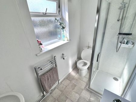 2 bedroom semi-detached house to rent - Photo 5