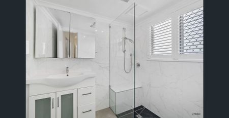 SPACIOUS TWO BEDROOM APARTMENT WITH HUGE OUTDOOR DECK - WALK TO BEACH! - Photo 5