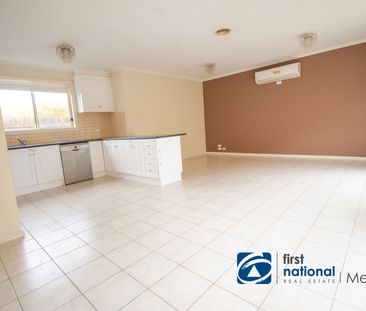 Spacious 4-Bedroom Townhouse in Central Melton! - Photo 4